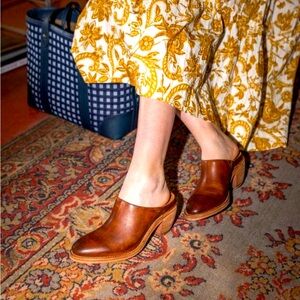 Brand new inbox with the receipt Frye Rosalia mule🎄